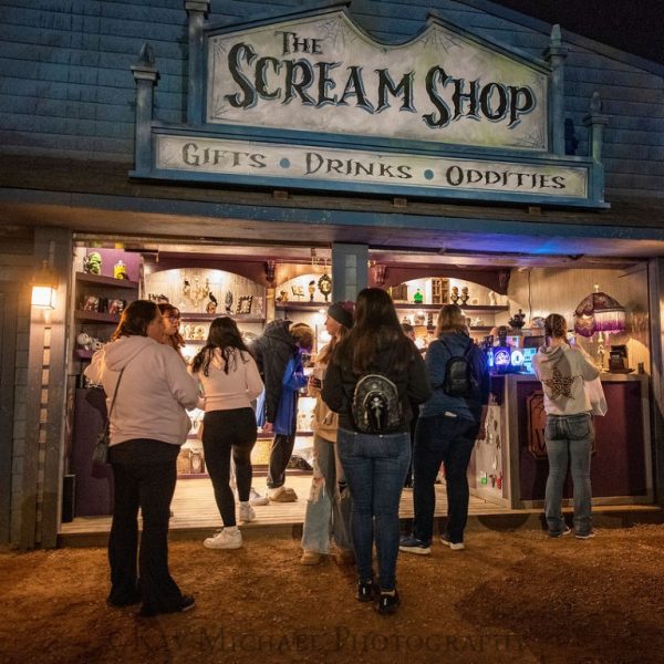 KM4_3787sm Scream Shop at pumpkin town